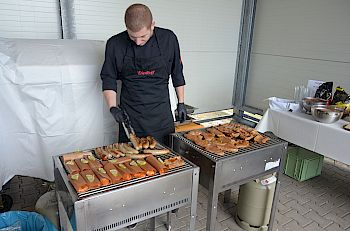 Klar, Essen und Trinken gab es auch.