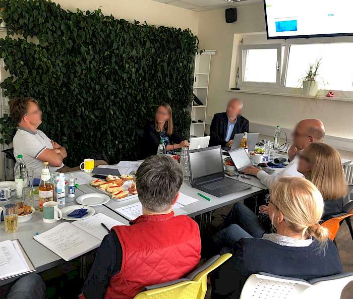 Erste Präsentation eines Shortlist-Kandidaten vor der Projektgruppe