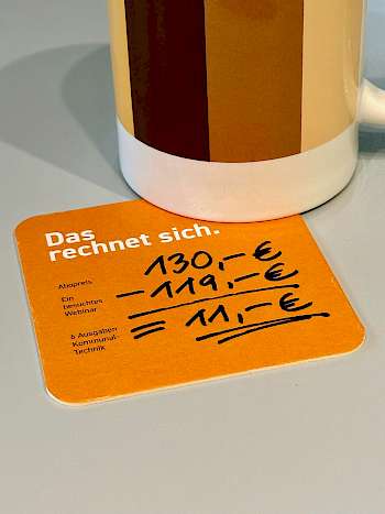 Die Argumente für ein KommunalTechnik-Abo passen nicht nur auf einen Bierdeckel, sie stehen auch auf einem Bierdeckel.