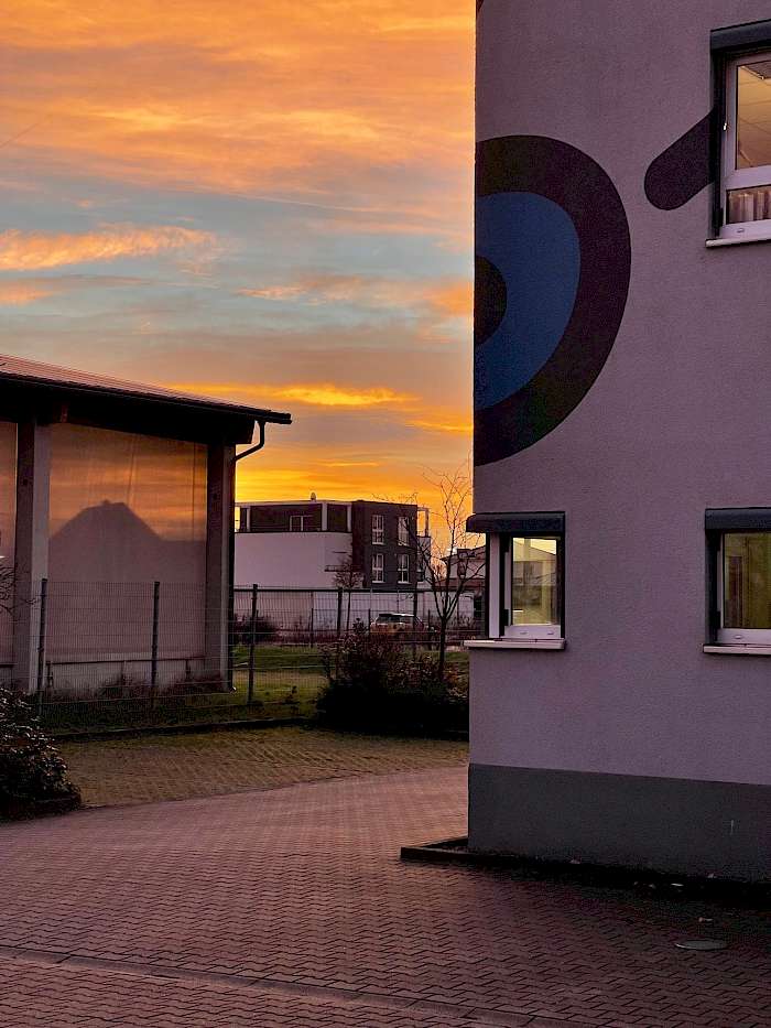 Foto des Beckmann Verlages in Lehrte in der Morgendämmerung